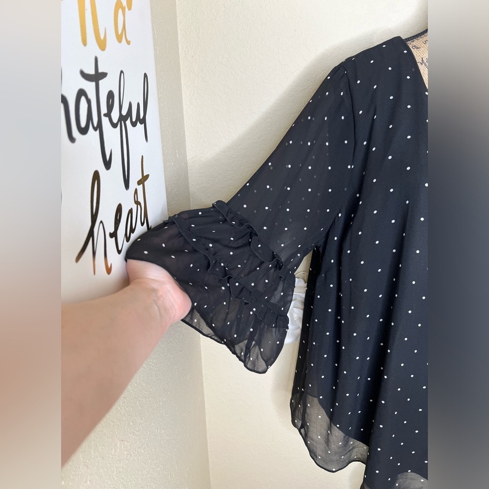 NTM: Torrid Crinkled Textured Chiffon Black & White Sheer Overlay Blouse Size 2X - Picture 6 of 16